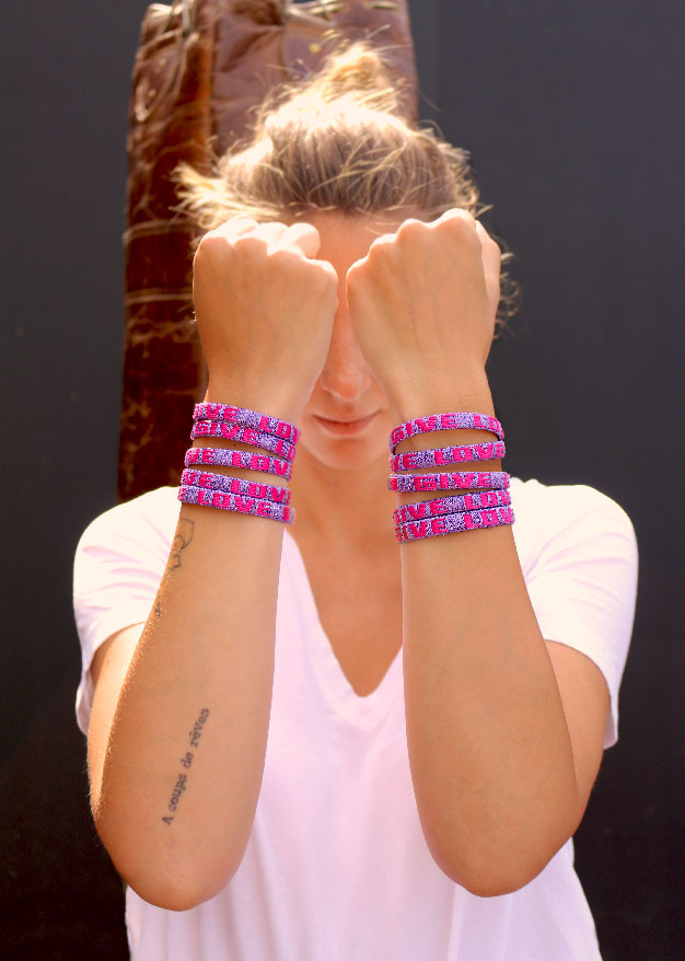 Bracelet tissé rose KickCancer en collaboration avec MYA BAY