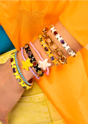 Bras avec composition de bracelets bijoux MYA BAY